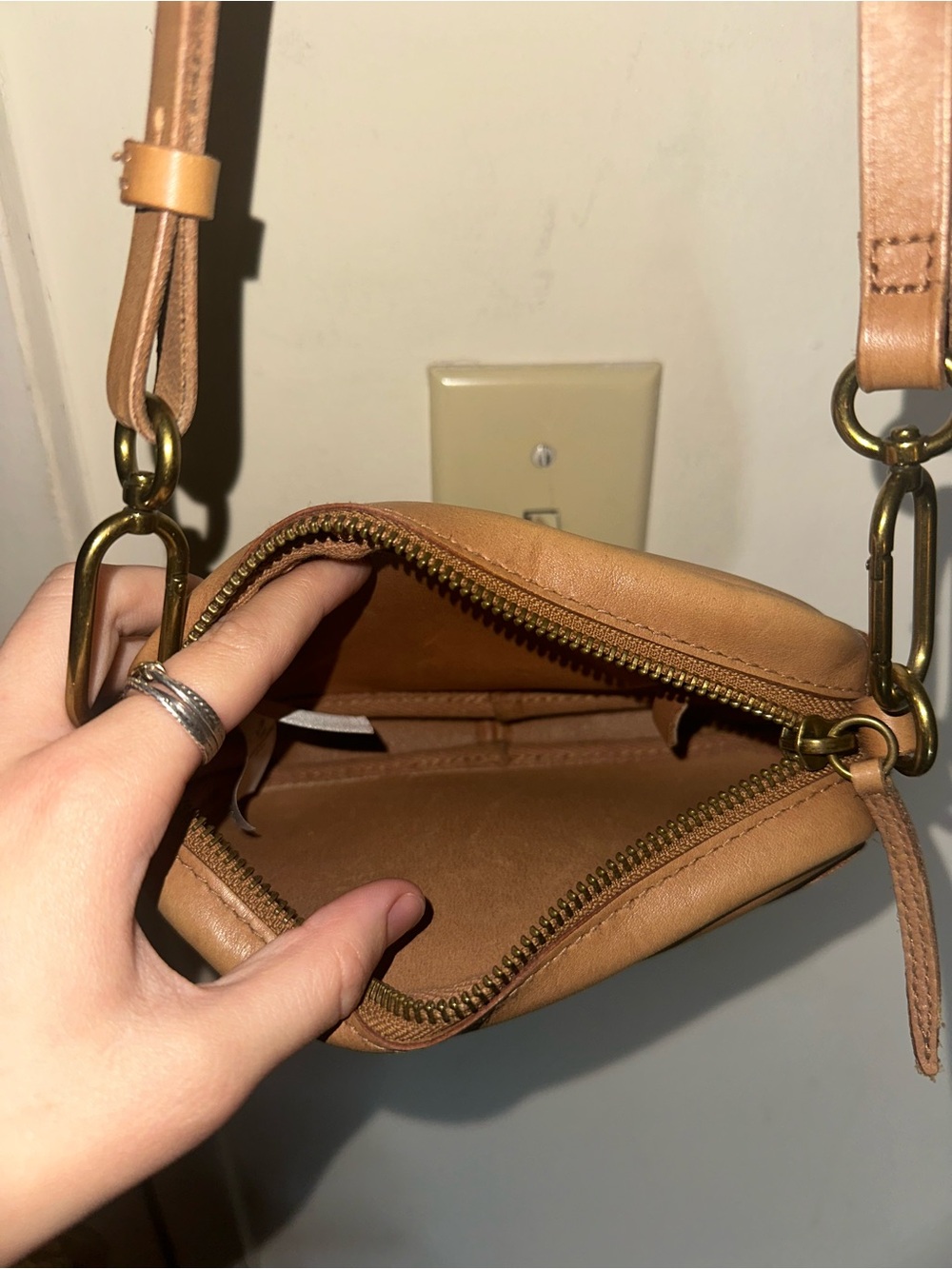 Madewell the leather carabiner mini bag - Picture 5 of 7